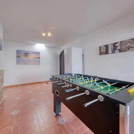 בית נופש Casa Atassara - 500m To The Beach, Ping-pong And Foosball By Lanzarote